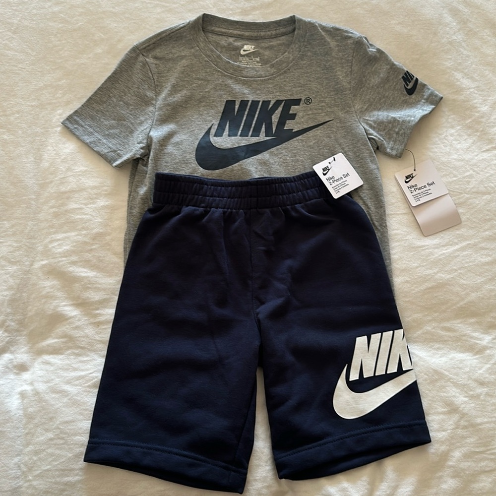 Nike 2 Piece Shorts and Shirt for Boys. Size 7.